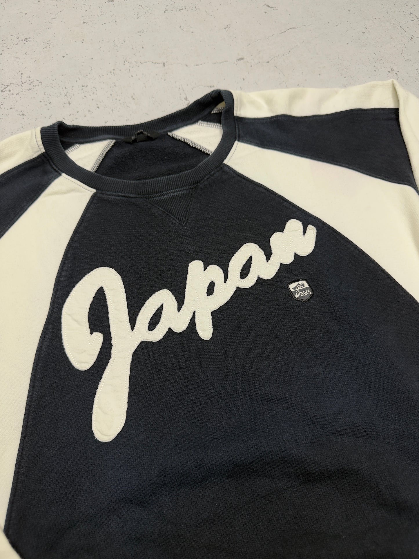 Asics Vintage Sweatshirt Japan Print – Logo Nahaufnahme