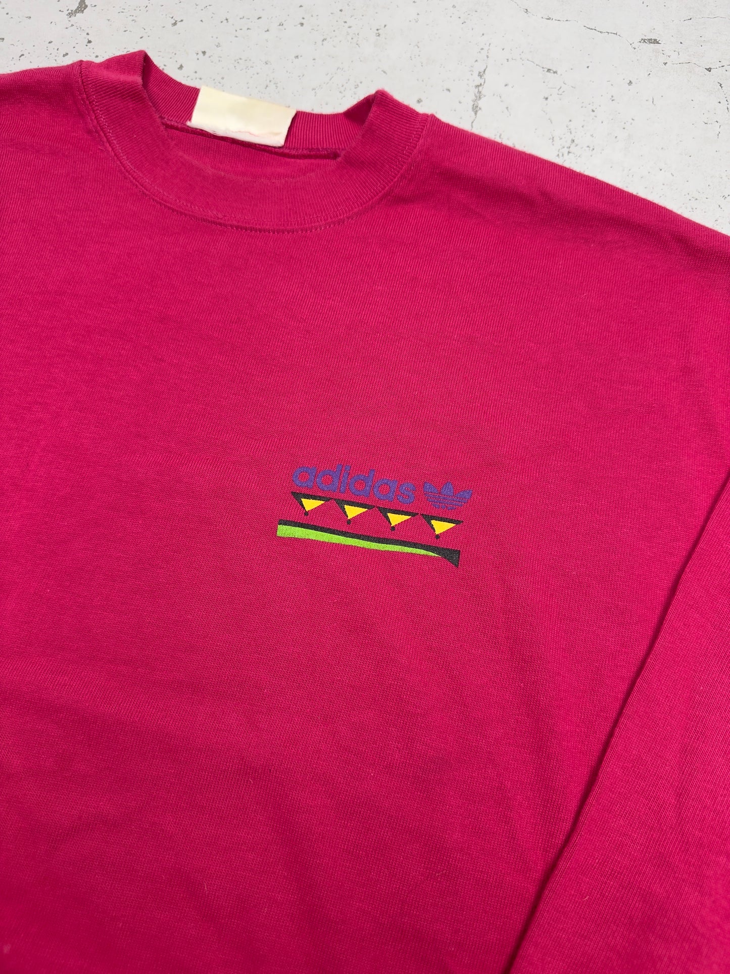 Adidas Vintage Langarmshirt Pink – Logo Nahaufnahme