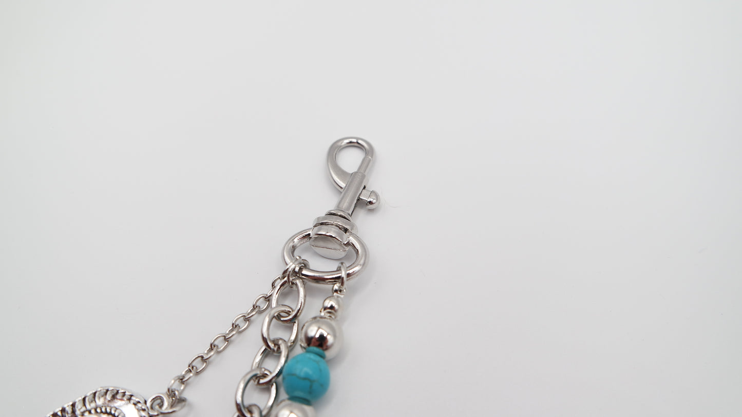 "Western Spirit" - Silberne Hosenkette mit türkisfarbenen Perlen & Cowboy-Hut Charm