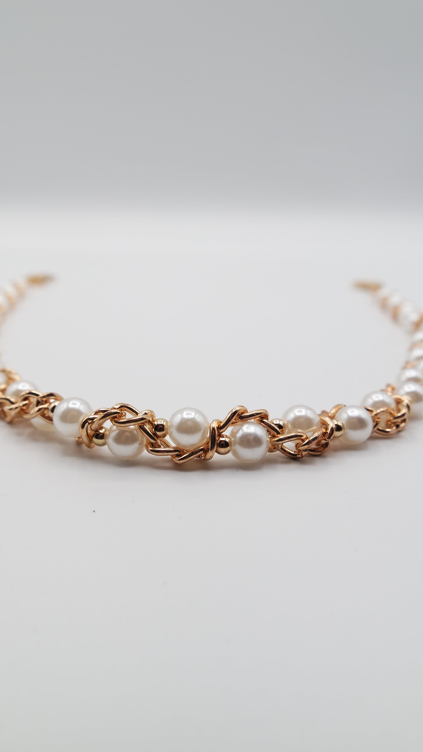"Desert Pearl" - Edle Perlen-Hosenkette / Wallet Chain mit Gold-Details – Y2K Streetstyle Accessoire