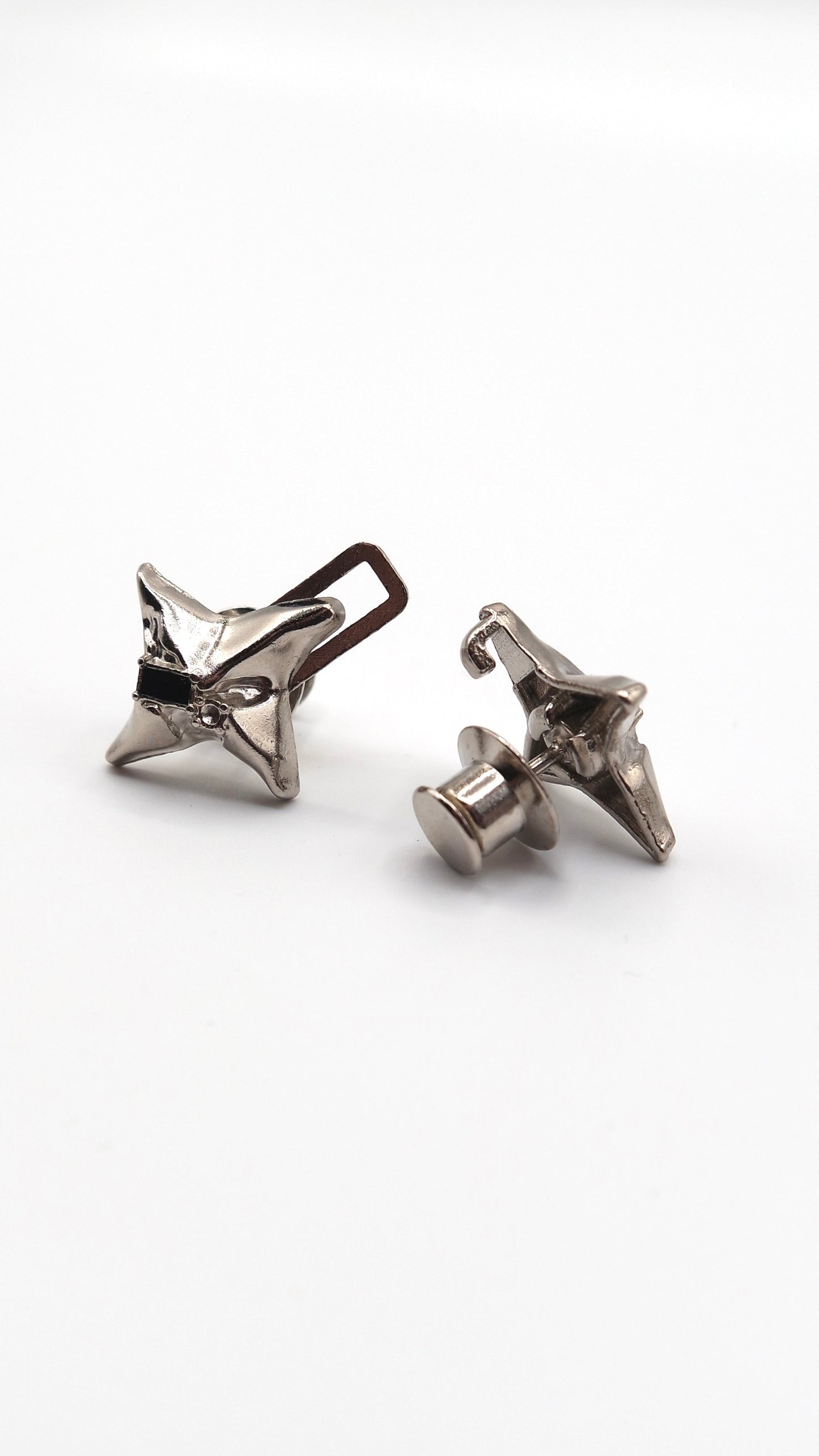 „Starlock Clips“ – 4x Kleidungsclips zum Jeans enger machen | Silber Sterne | Y2K Accessoire