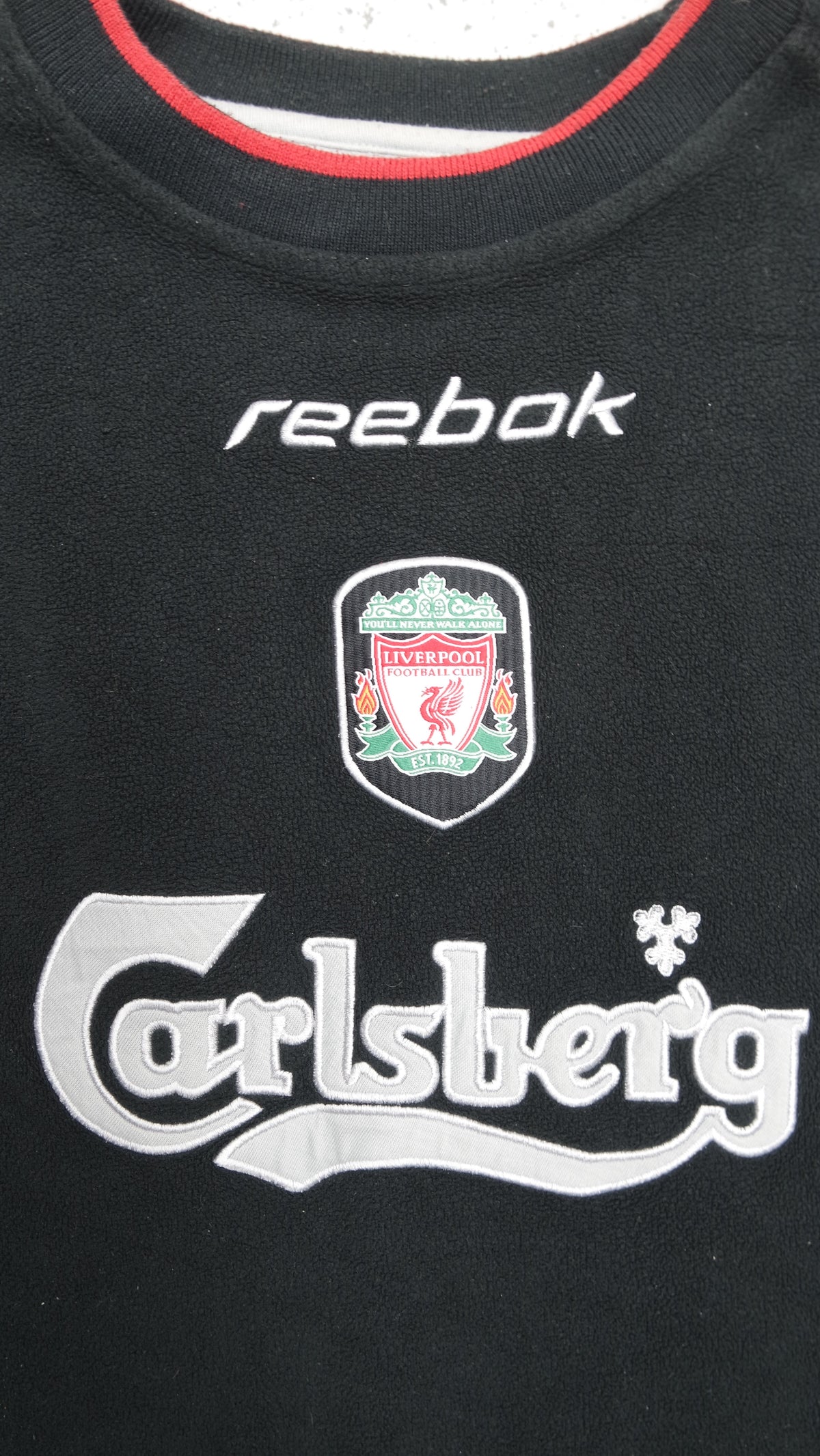 Reebok Liverpool FC Carlsberg Vintage Sweatshirt in Schwarz, Logo-Closeup