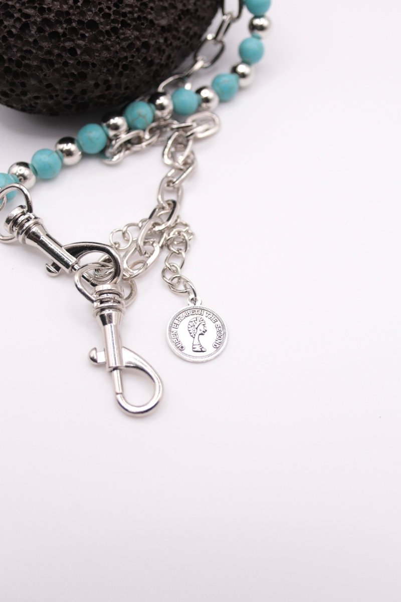 "Blue Reign" - Silberne Hosenkette mit türkisfarbenen Perlen - stylisches Accessoire Y2K - MonkeysVintage