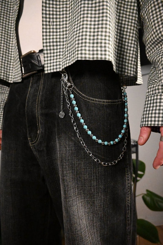 "Blue Reign" - Silberne Hosenkette mit türkisfarbenen Perlen - stylisches Accessoire Y2K - MonkeysVintage