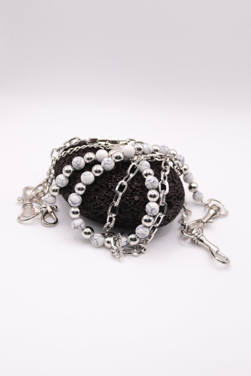 "Elizabeth White" Silberne Hosenkette mit weißen marmor Perlen - stylisches Accessoire Y2K - MonkeysVintage