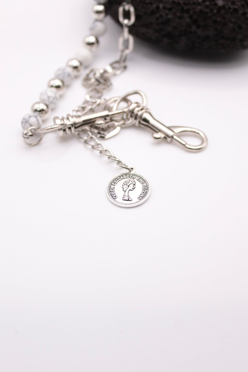 "Elizabeth White" Silberne Hosenkette mit weißen marmor Perlen - stylisches Accessoire Y2K - MonkeysVintage