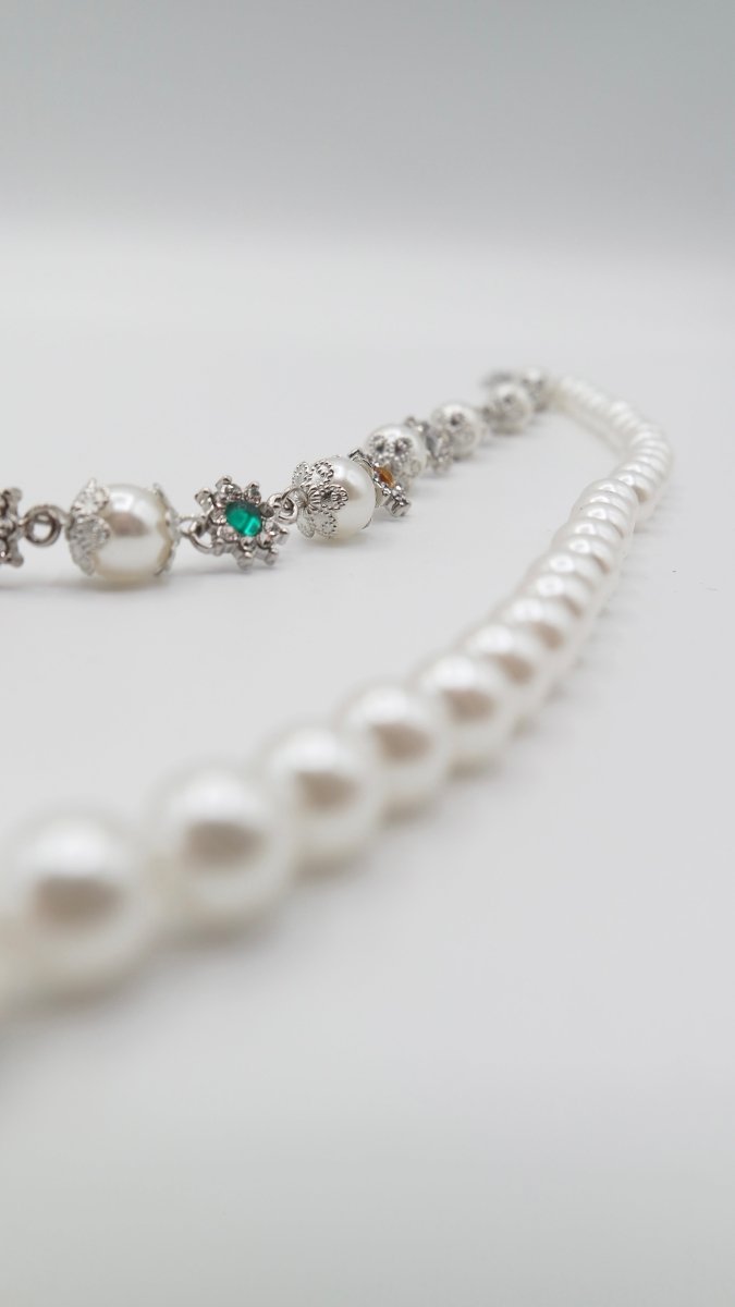 "Royal Charm" - Zweifarbige Perlen - Hosenkette mit Silberakzenten - MonkeysVintage