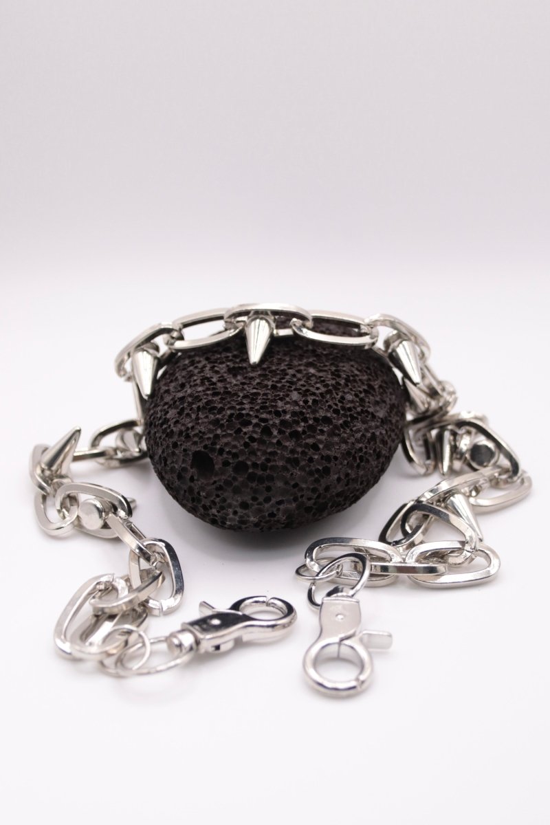 "Silver Fang" - Silberne Hosenkette mit Spikes | Punk Rock Style Accessoire - MonkeysVintage