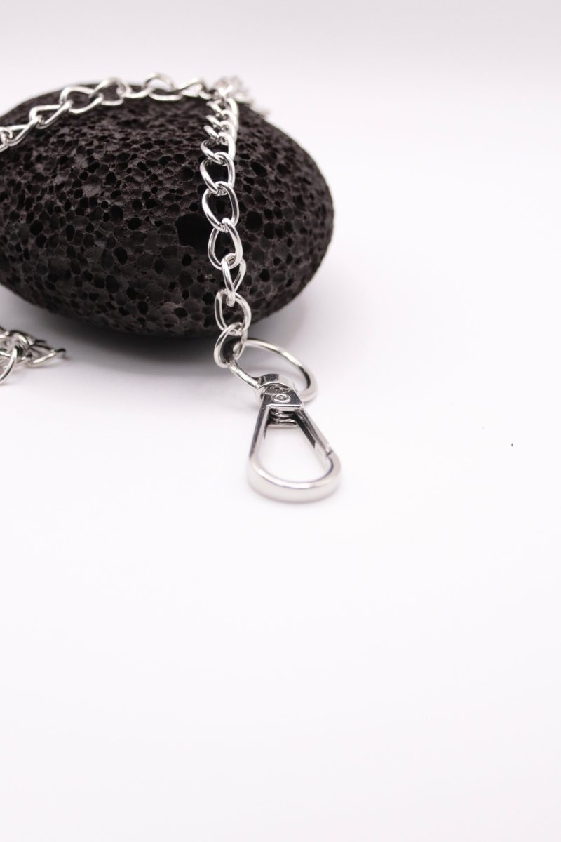 "Simple" Streetwear Hosenkette silberfarben Y2K - MonkeysVintage