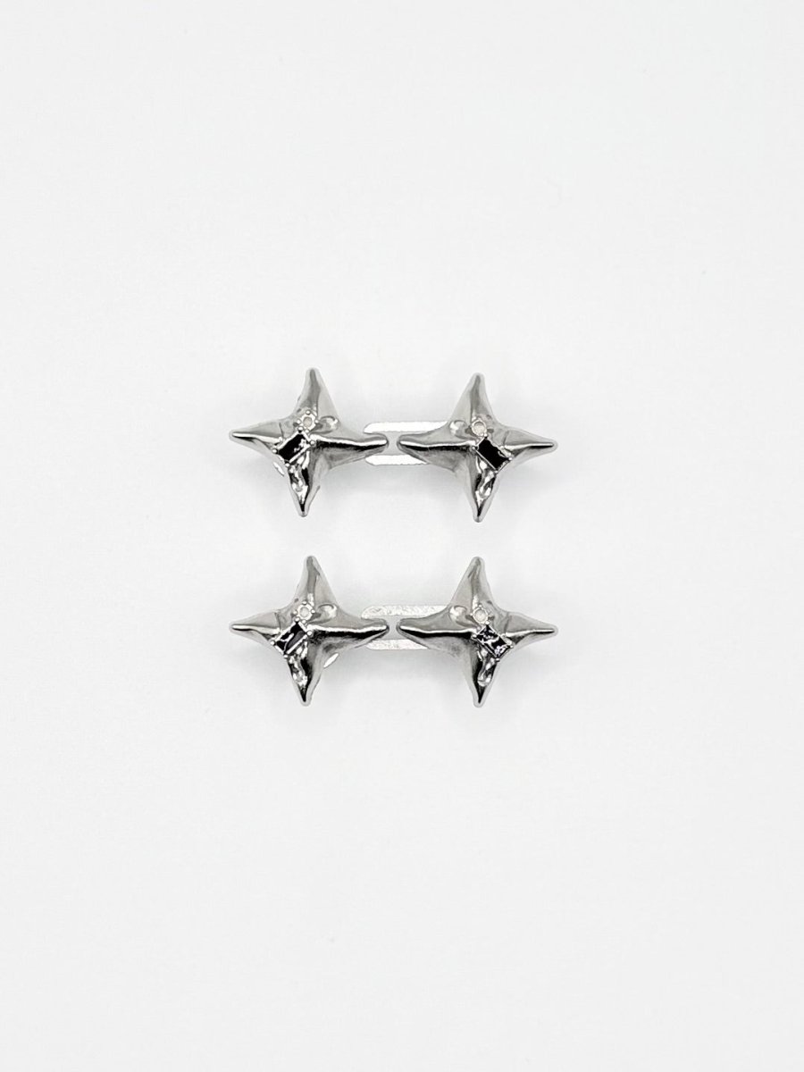 „Starlock Clips“ – 4x Kleidungsclips zum Jeans enger machen | Silber Sterne | Y2K Accessoire - MonkeysVintage