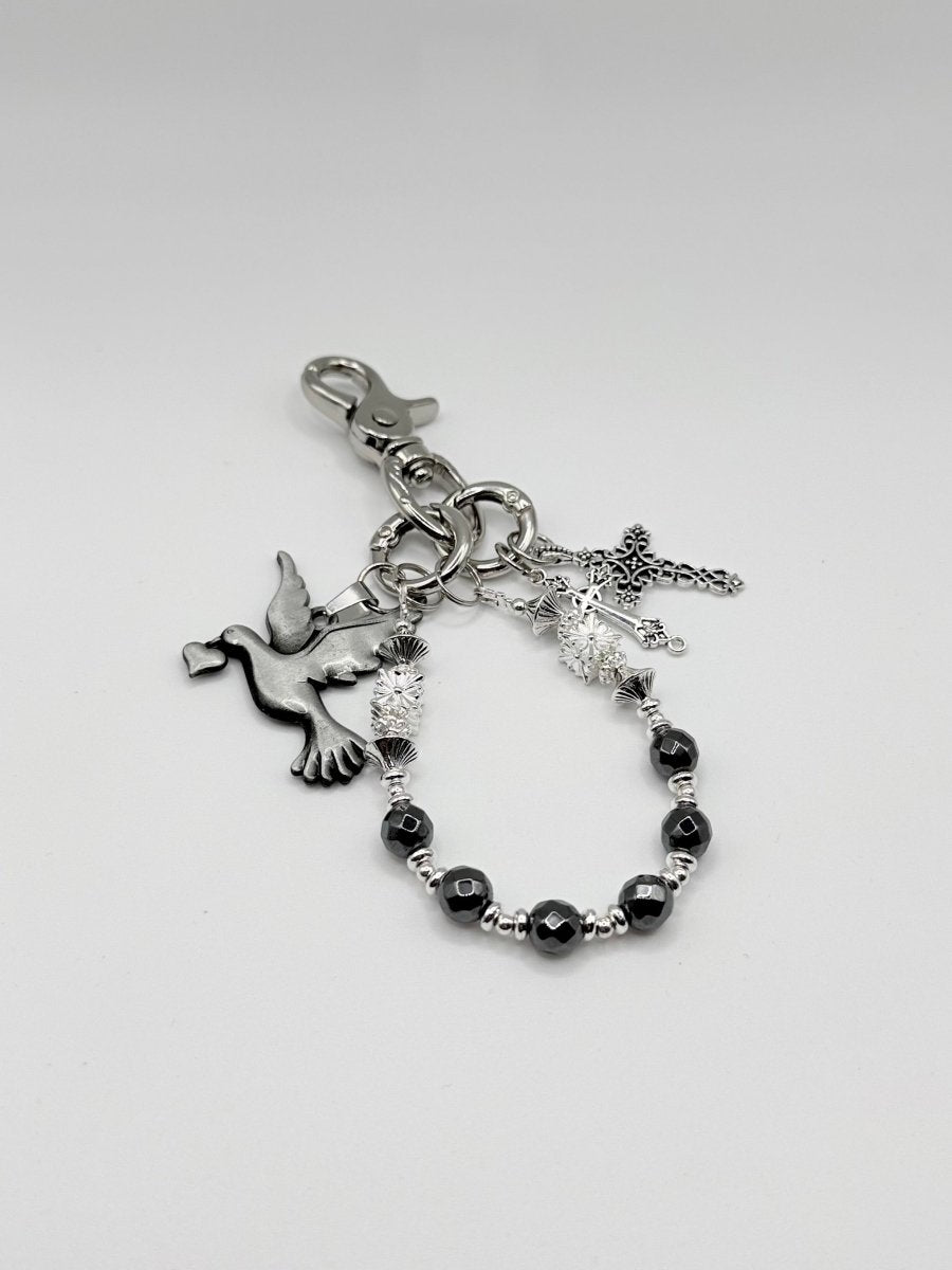 Y2K Silber Anhänger mit Perlen & Symbolen – Accessoire für Hosenkette, Tasche oder Schlüssel - MonkeysVintage